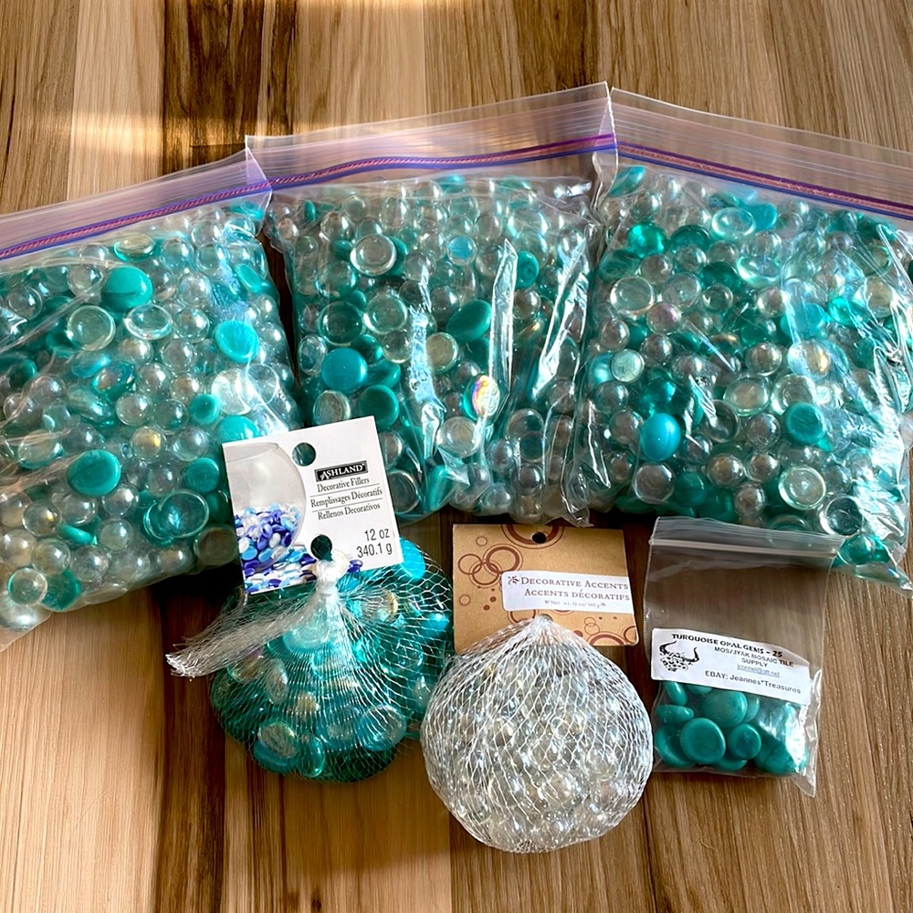 Mosaic decorative accent glass pieces
